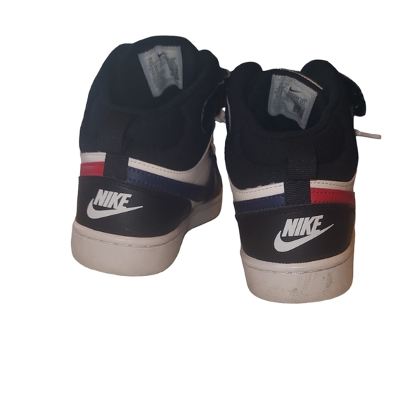 Boys Nike Sneakers - Picture 2 of 6